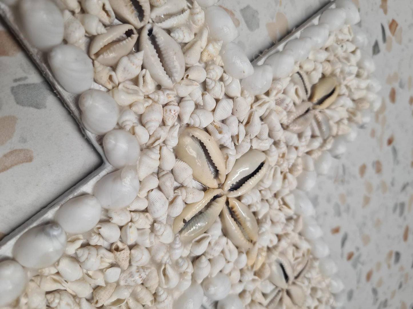 CROIX EN COQUILLAGES