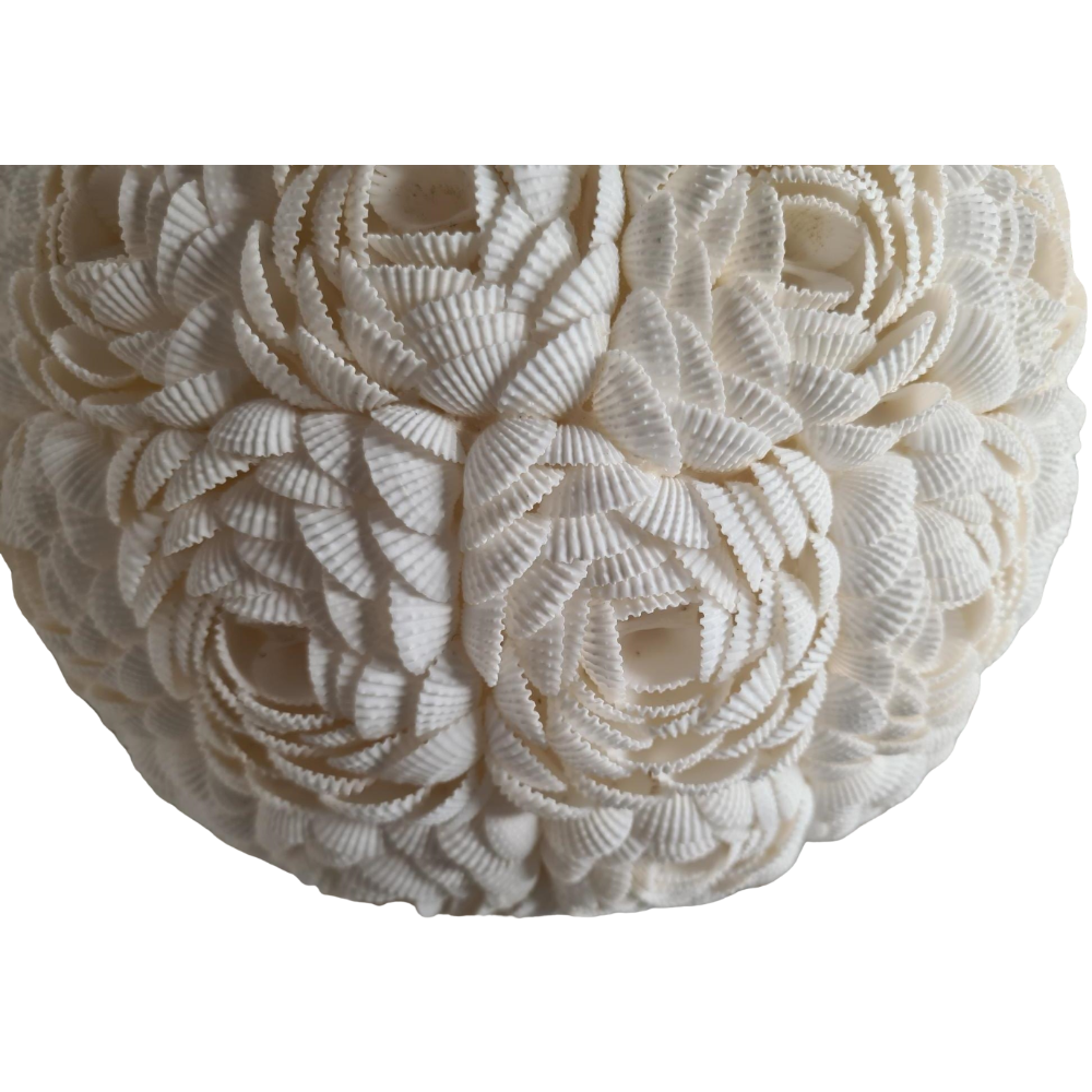 LAMPE BOULE ROSES EN COQUILLAGE